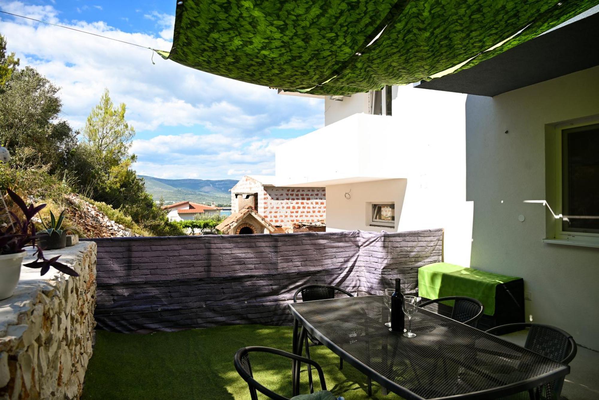 New,Close To The Beach Apartment With Domestic Olive Oil And Wine Trogir Kültér fotó