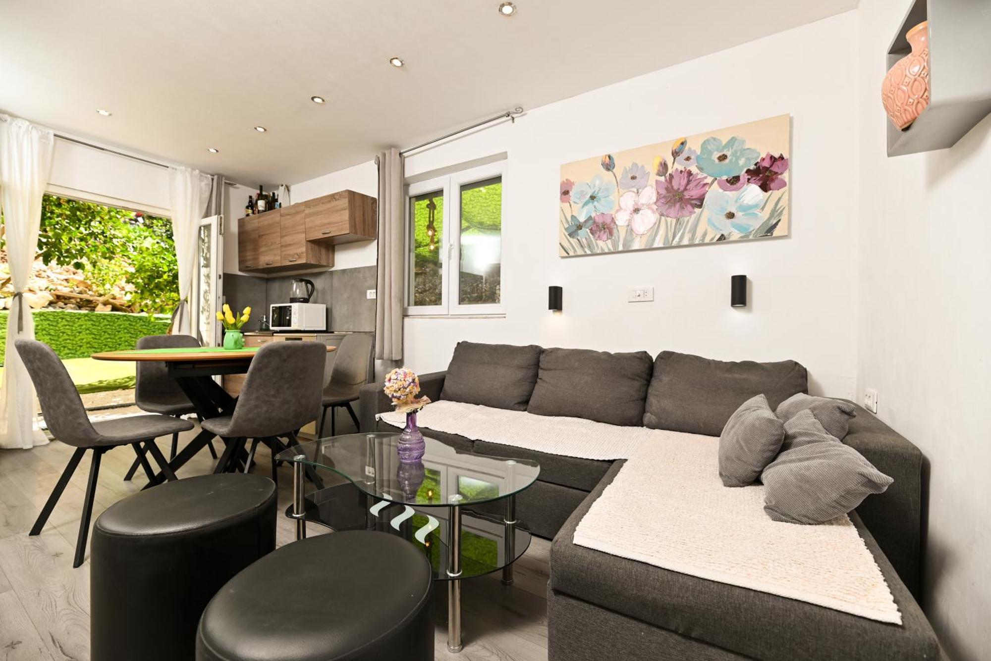 New,Close To The Beach Apartment With Domestic Olive Oil And Wine Trogir Kültér fotó