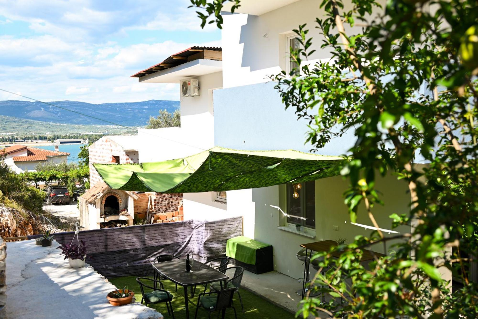 New,Close To The Beach Apartment With Domestic Olive Oil And Wine Trogir Kültér fotó