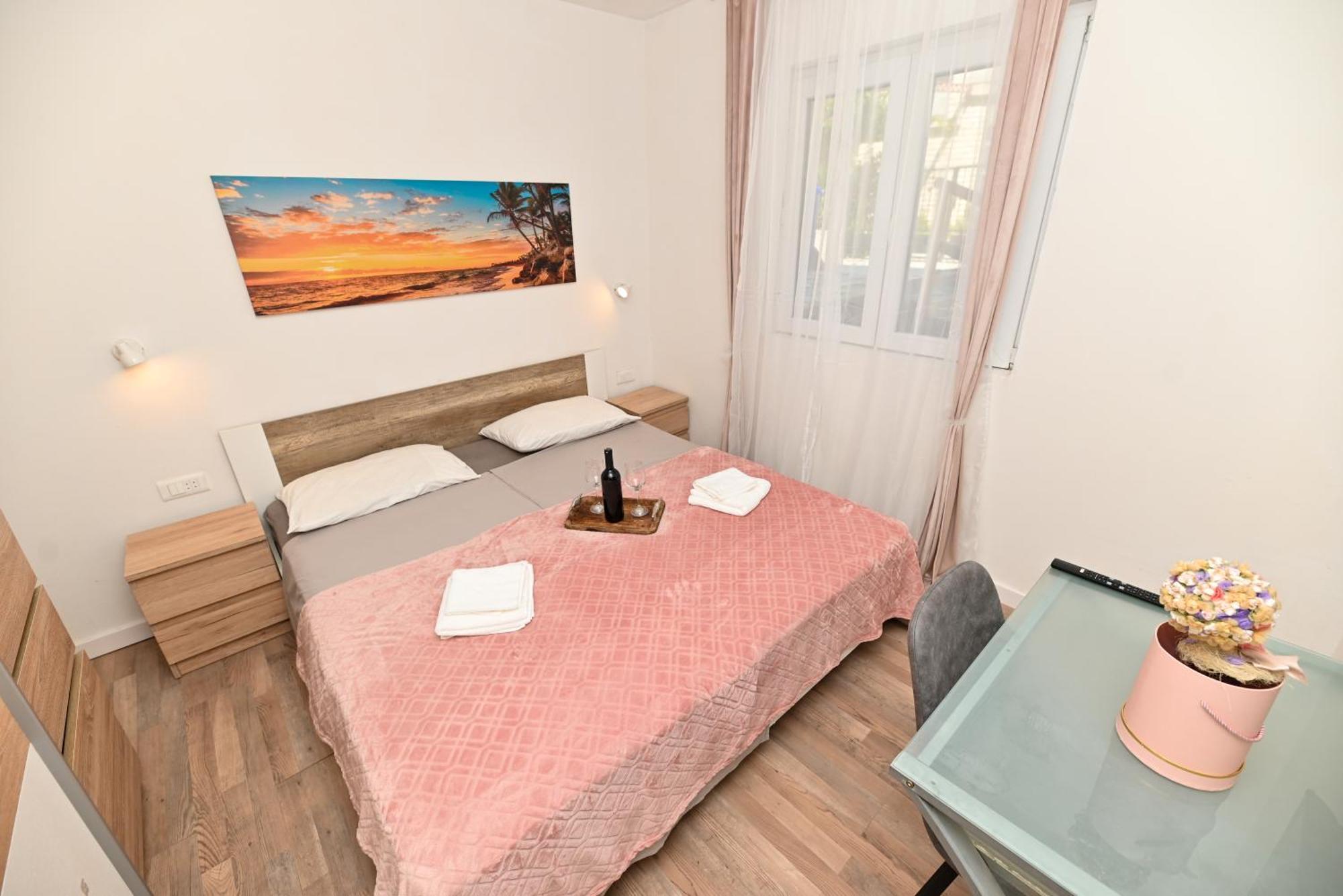 New,Close To The Beach Apartment With Domestic Olive Oil And Wine Trogir Kültér fotó
