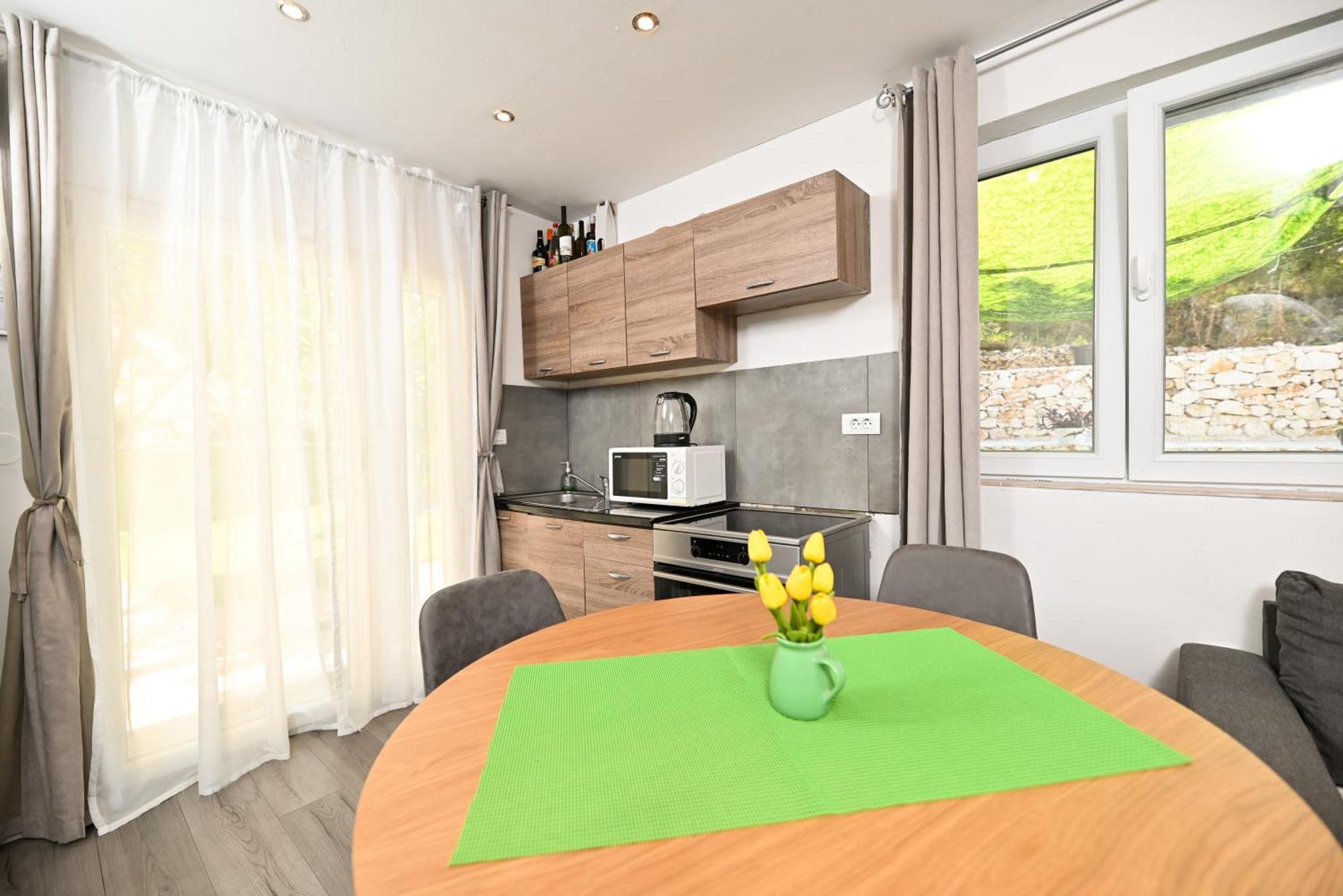 New,Close To The Beach Apartment With Domestic Olive Oil And Wine Trogir Kültér fotó
