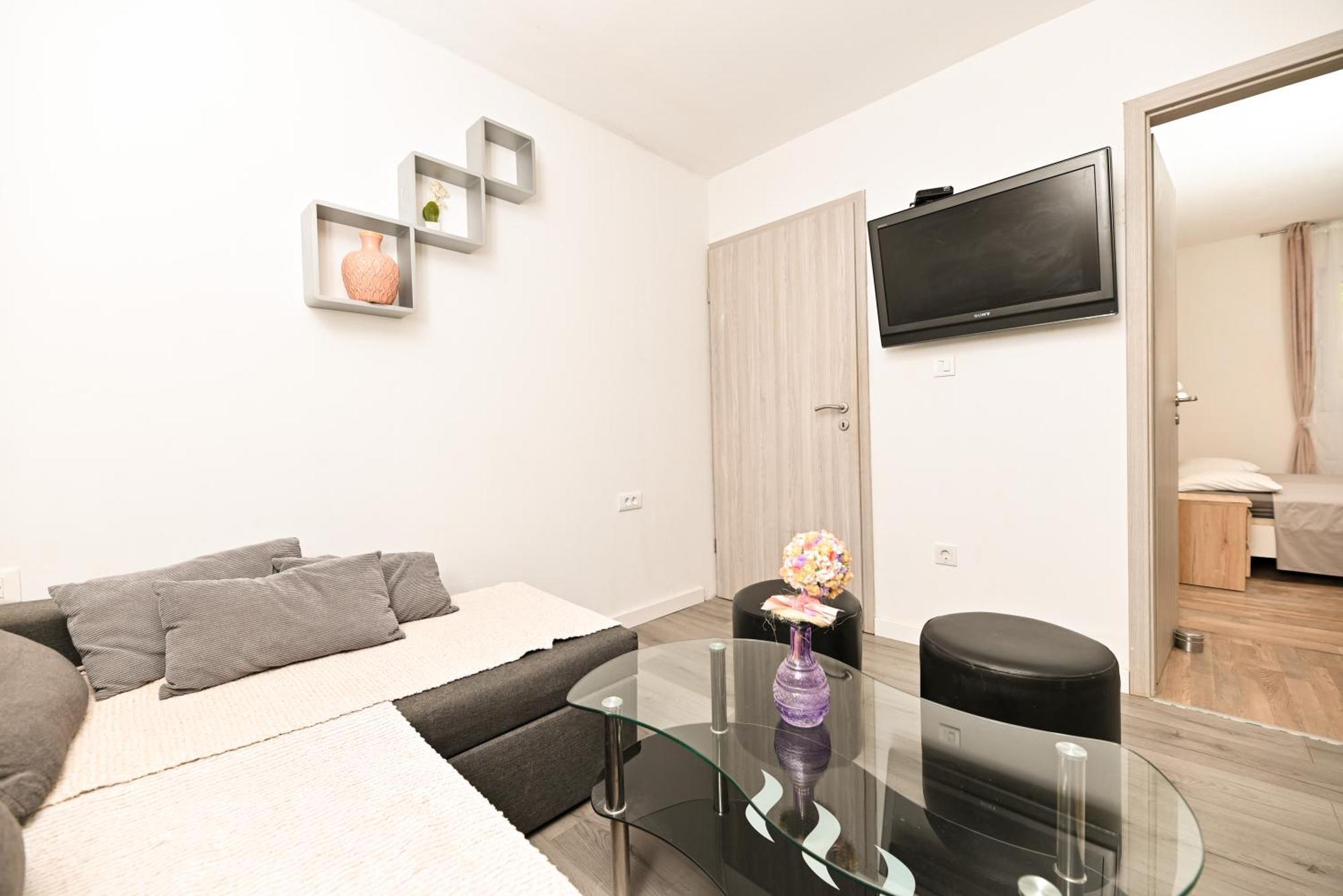 New,Close To The Beach Apartment With Domestic Olive Oil And Wine Trogir Kültér fotó